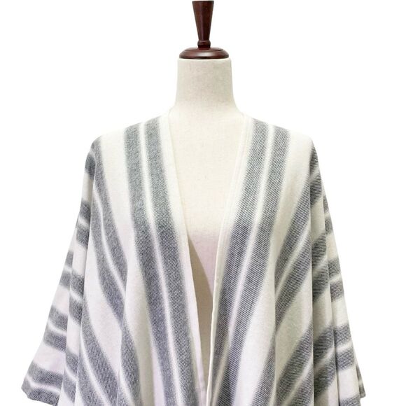 GAP Boho Fringed Poncho Cream & Gray Striped Wool Blend Oversized Size XS/S | OS - Picture 8 of 15